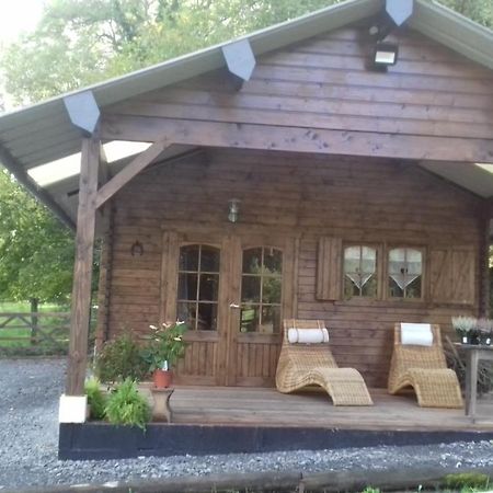 Les Chevreuils Bed & Breakfast Saint-Sylvestre-de-Cormeilles ภายนอก รูปภาพ