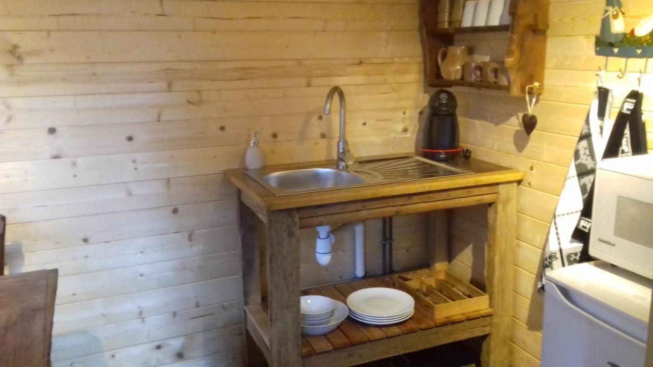 Les Chevreuils Bed & Breakfast Saint-Sylvestre-de-Cormeilles ภายนอก รูปภาพ